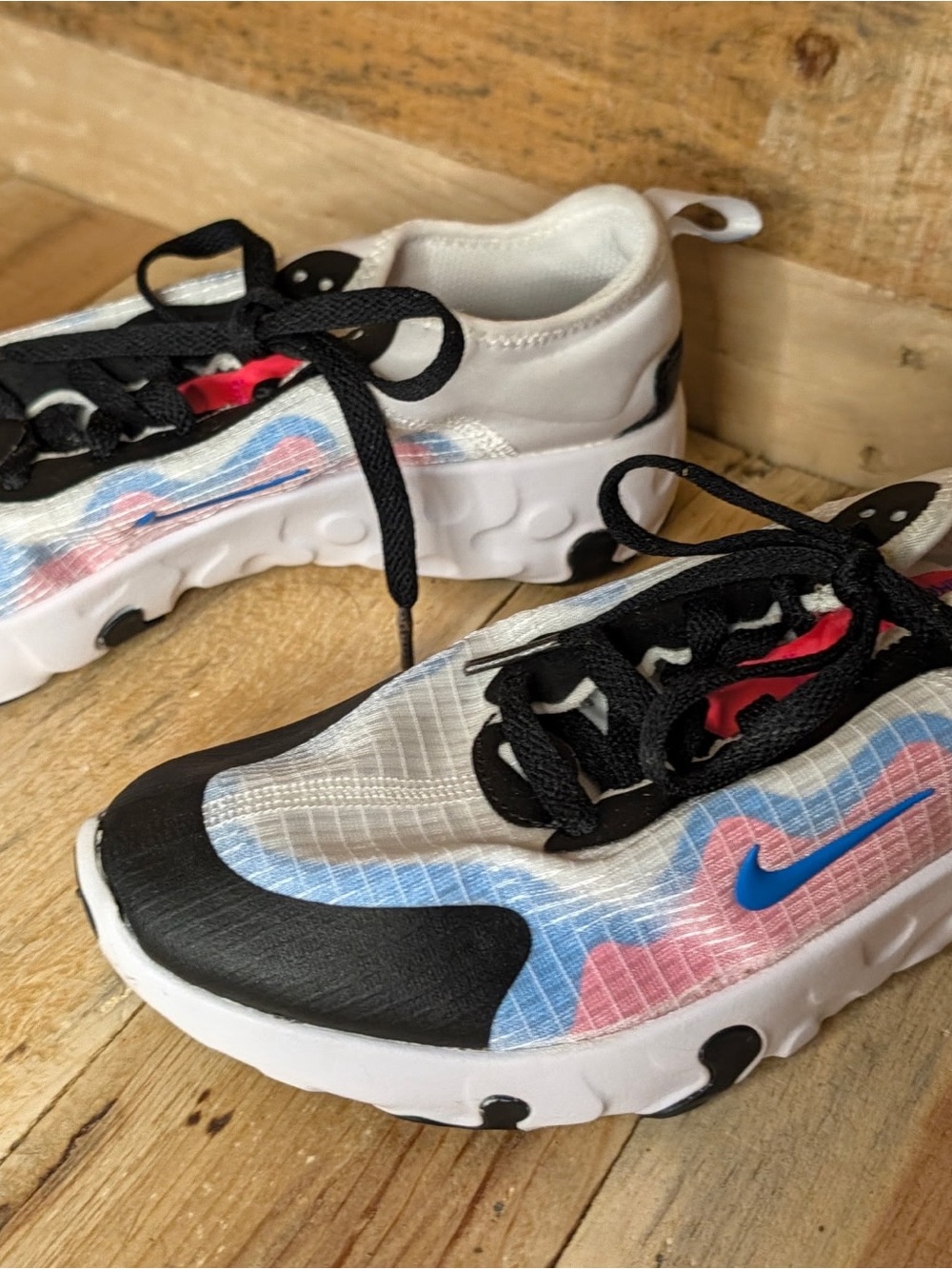 Nike Black/Blue/Pink/White Lightweight Sneakers